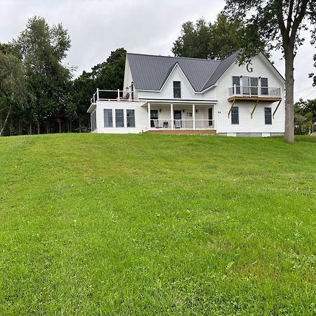 Gray'S Manor - Lake Memphremagog Apartment Newport Exterior photo