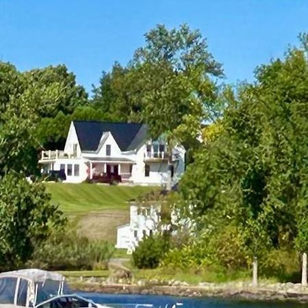 Gray'S Manor - Lake Memphremagog Apartment Newport Exterior photo