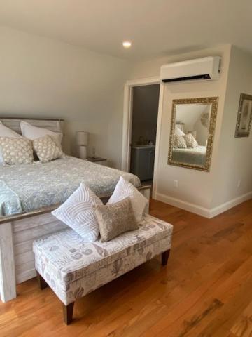 Gray'S Manor - Lake Memphremagog Apartment Newport Room photo