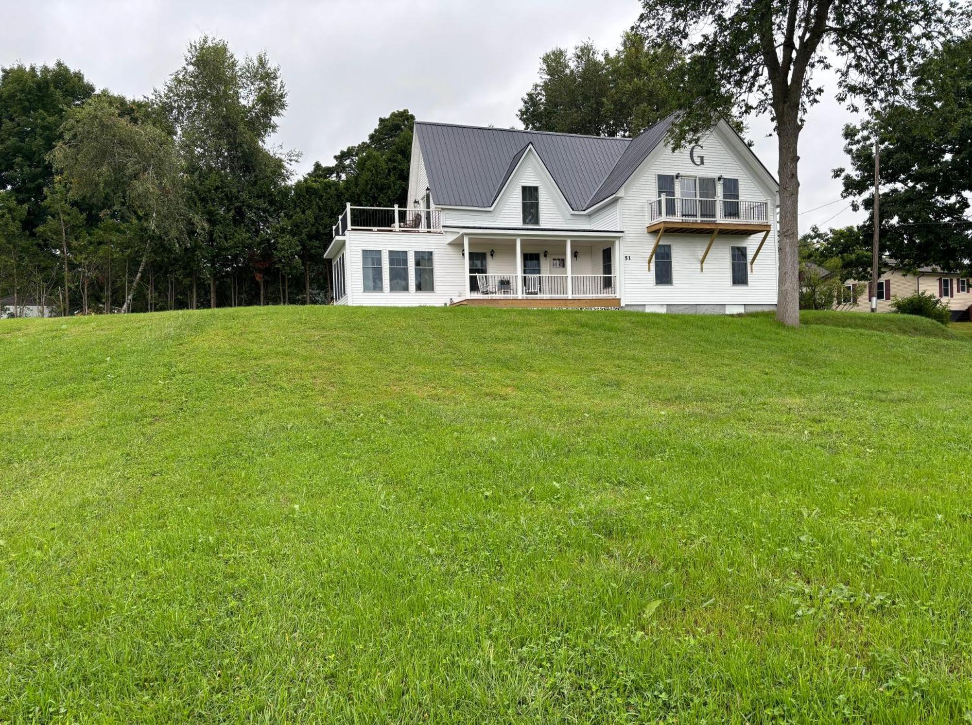 Gray'S Manor - Lake Memphremagog Apartment Newport Exterior photo